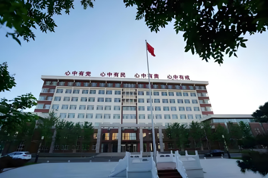 盼盼木門經典案例——赤峰市委黨校